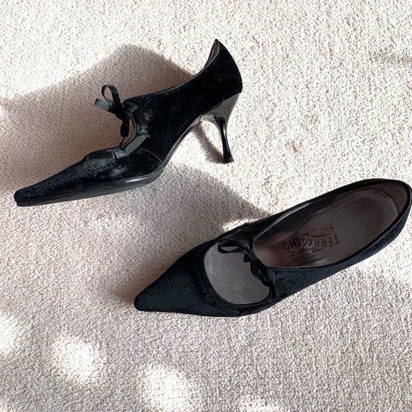 Salvatore Ferragamo Black Velvet Heels, size 8.5 - Picture 3 of 5